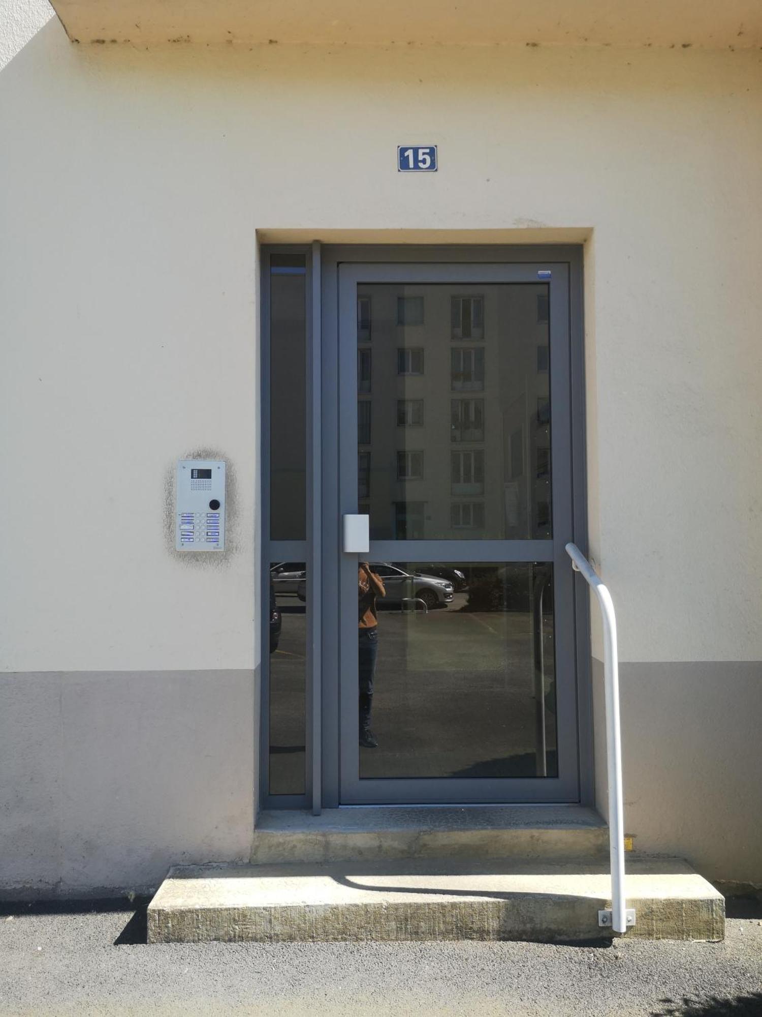 Terrasse, Vue Sur Jardin Arbore Et Place De Parking Apartamento *